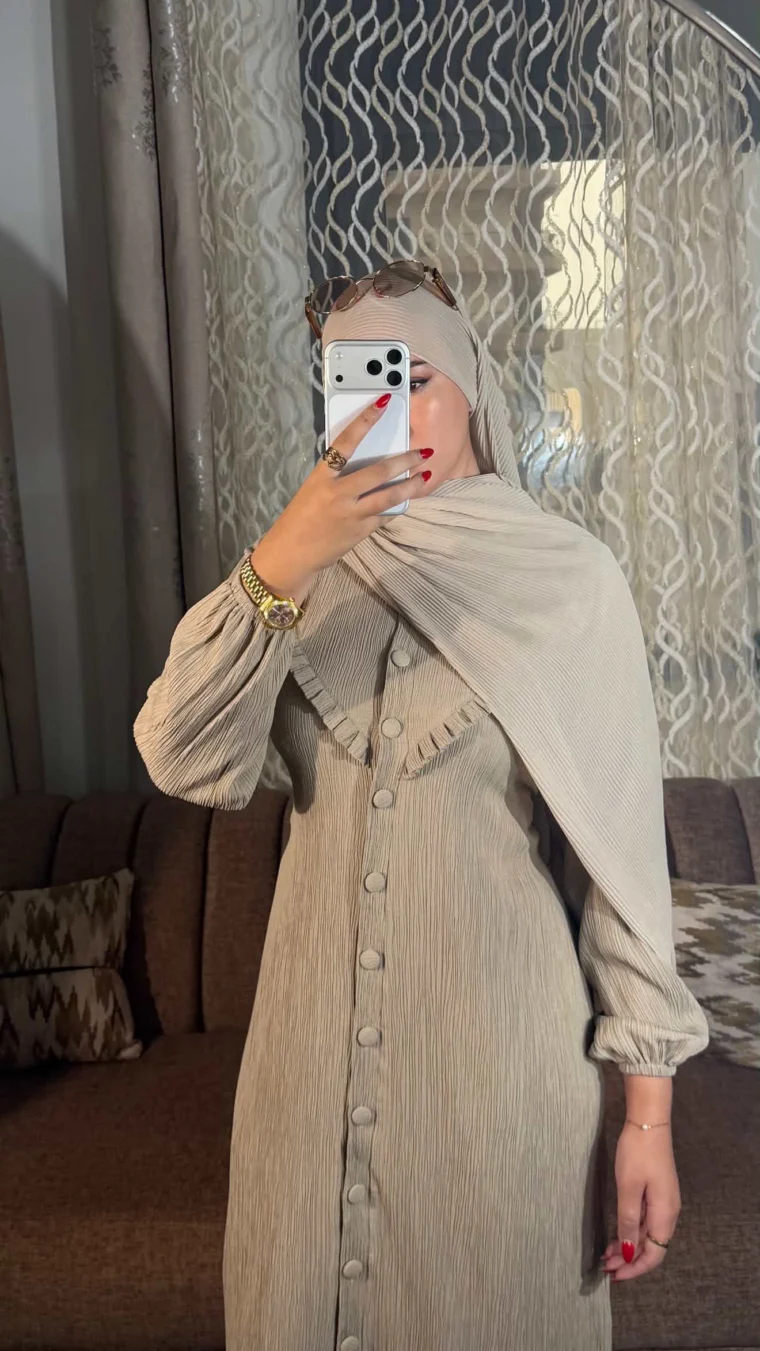 روبة Anastasia بالبيج مع خمار بيج